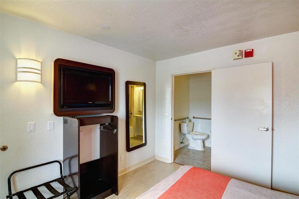 Motel 6-Santa Barbara, Ca - Beach Room photo